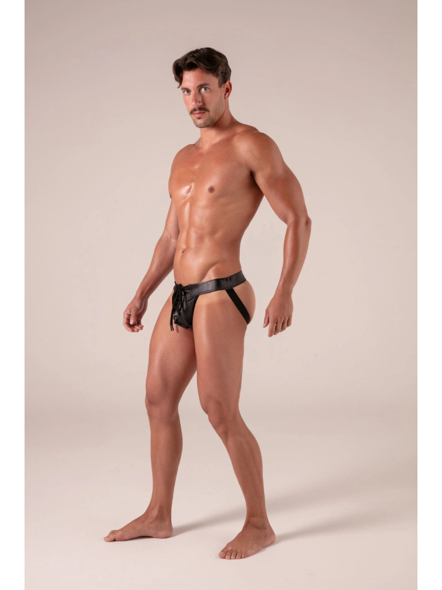 Absolu Male TOF Paris – Bondage Jockstrap – Absolu Male – Seitenansicht – sexy maskuliner Herrenlook in Schwarz