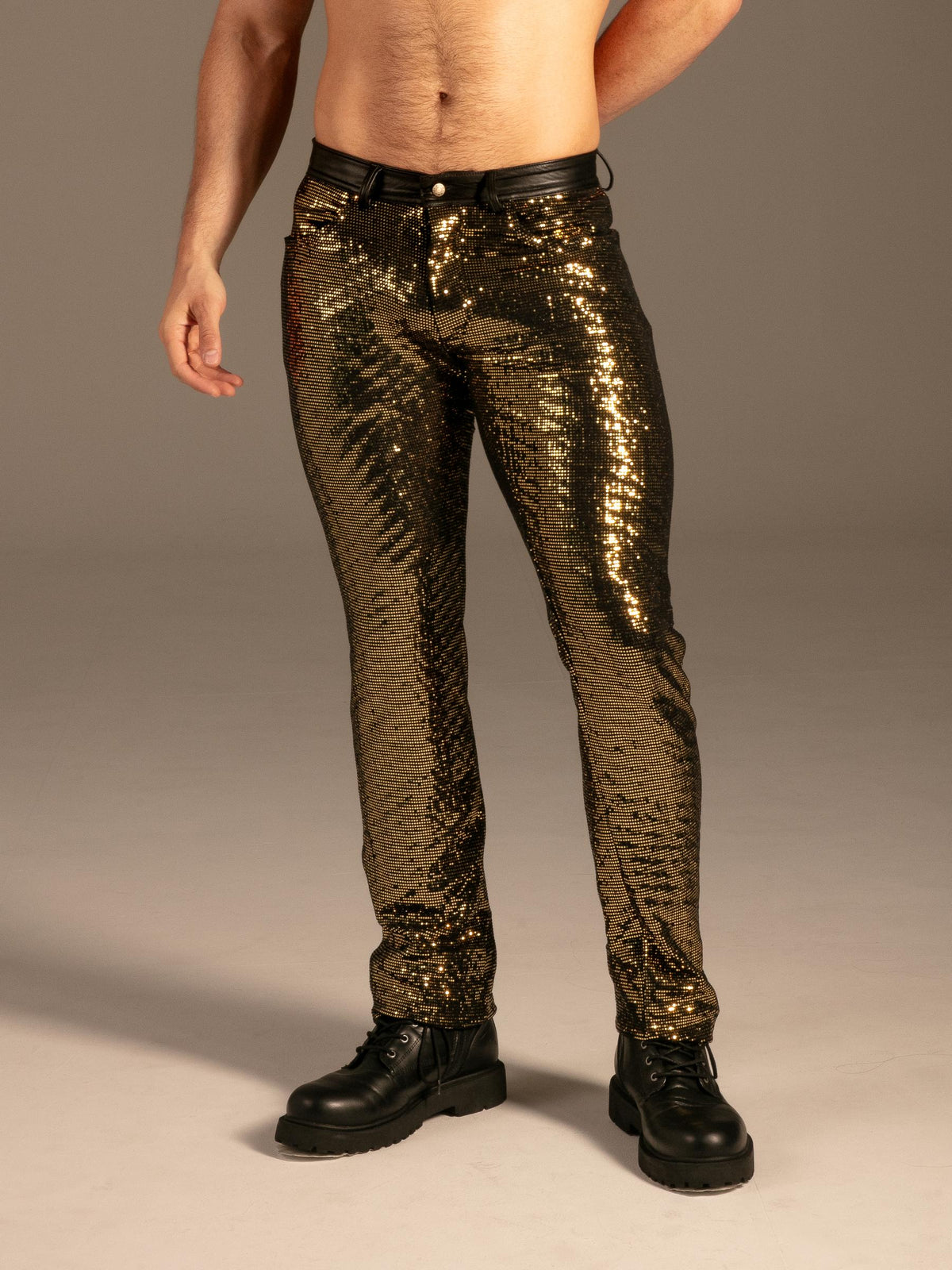 Glitzer Hose Glamour Glow Gold Herren Detail – KYNX