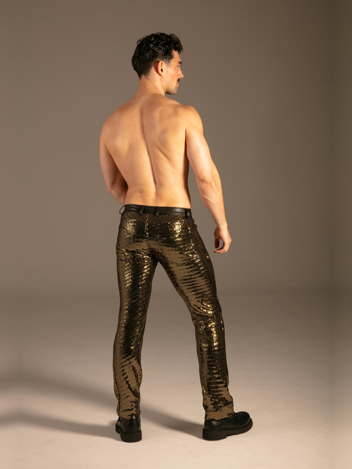 Glitzer Hose Glamour Glow Gold Herren von hinten – KYNX