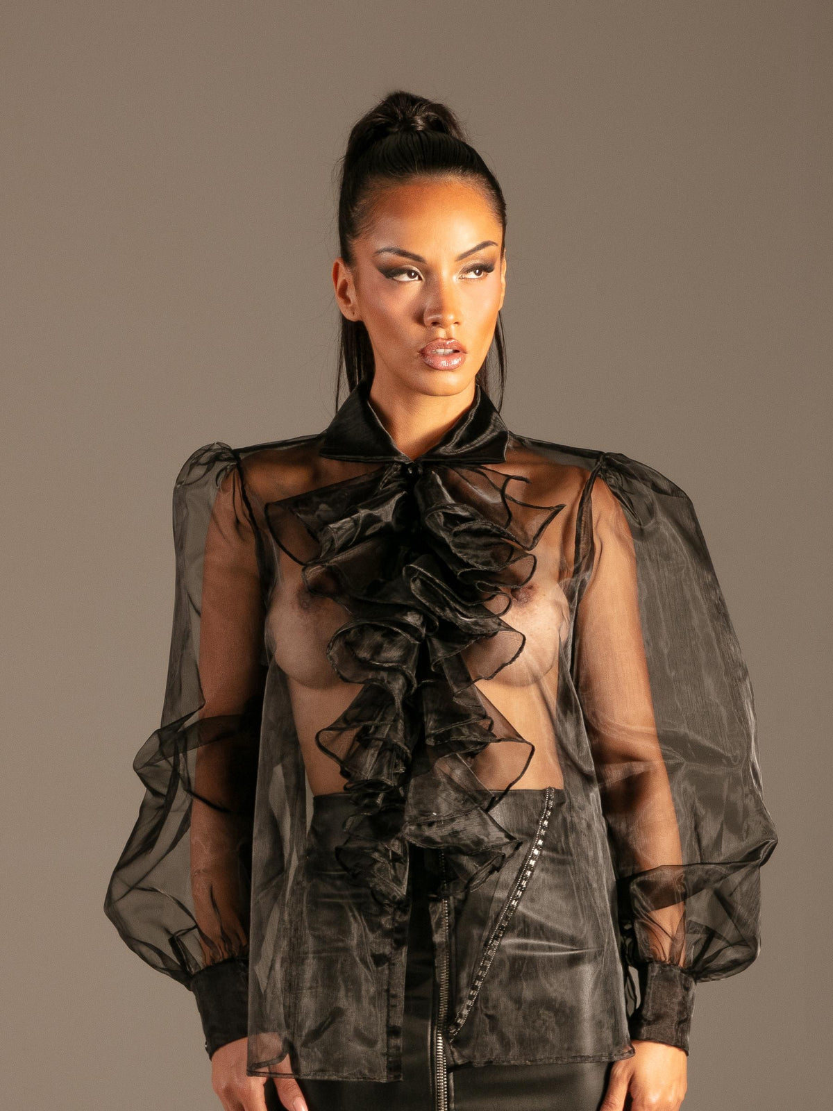 Organza Bluse mit Jabot Schwarz Damen Detail – KYNX