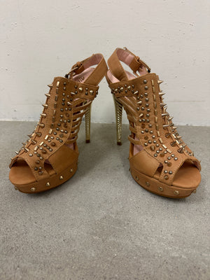 High heels brown