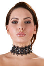 Gestricktes Halsband mit Perlen und Strasssteinen - Hinreissend