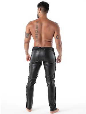 Rückansicht der Kinky Chippendale Pants – TOF Paris – mit leicht erhöhter Bundlinie zur Betonung des Hinterteils