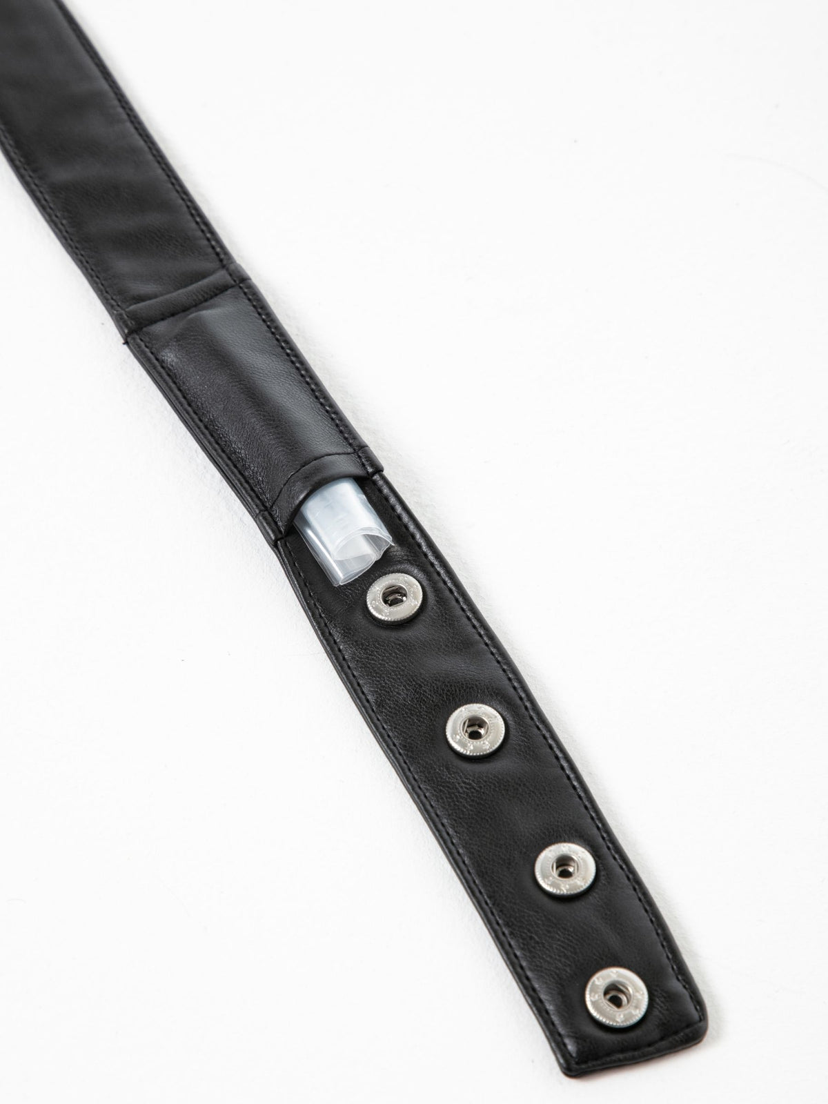 Kunstleder Herren Halsband mit Geheimfach – TOF Paris Detail