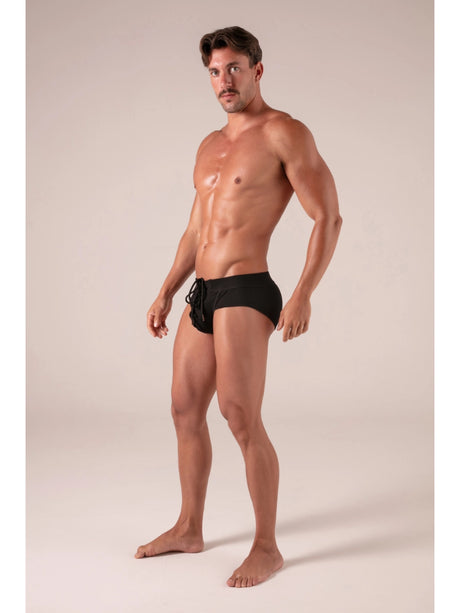 Absolu Male TOF Paris – Laced Briefs – Absolu Male – Seitenansicht – sexy maskuliner Herrenlook in Schwarz