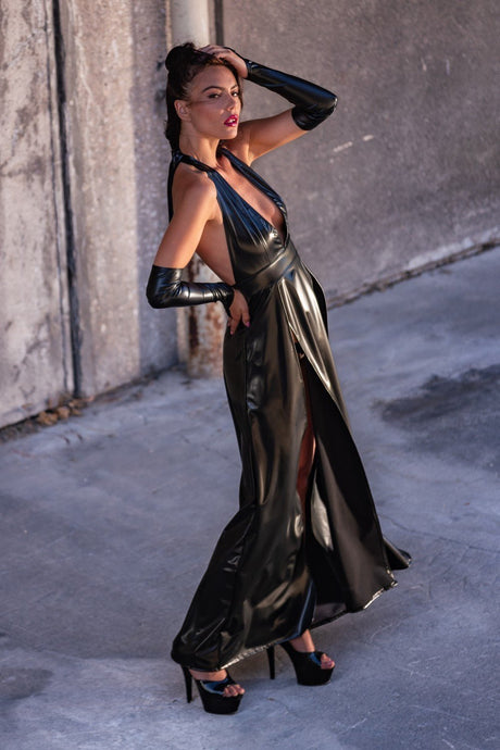 Lilith Kleid in mattem Lack - Hinreissend