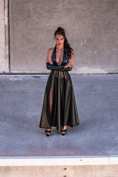 Lilith Kleid in mattem Lack - Hinreissend