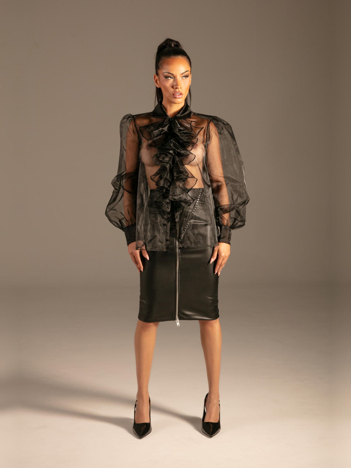Organza Bluse mit Jabot Schwarz Damen von vorne – KYNX