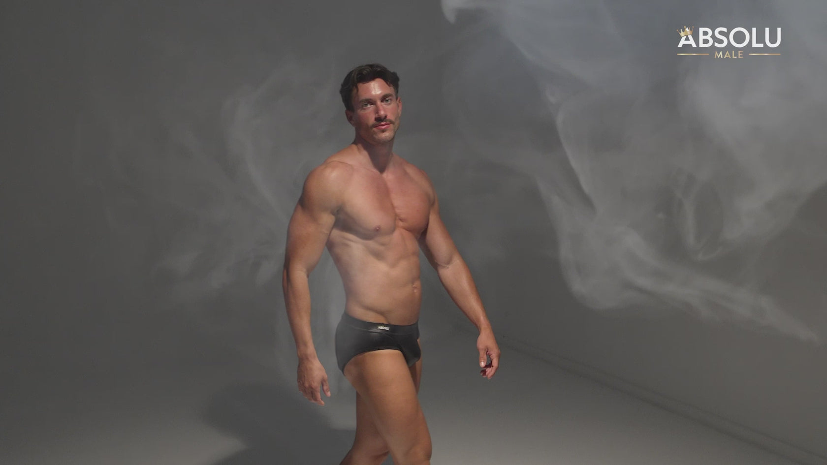 Absolu Male – erotisches Herren-Video in schwarzer Mesh-Underwear mit Rauch-Effekt, betont männliche Silhouette, Made in France
