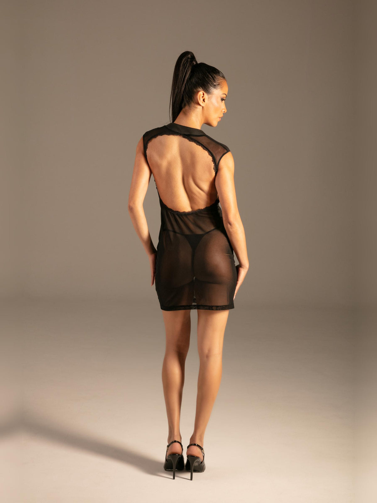 Mesh Kleid rückenfrei mit Schnürung Schwarz Damen von hinten – KYNX