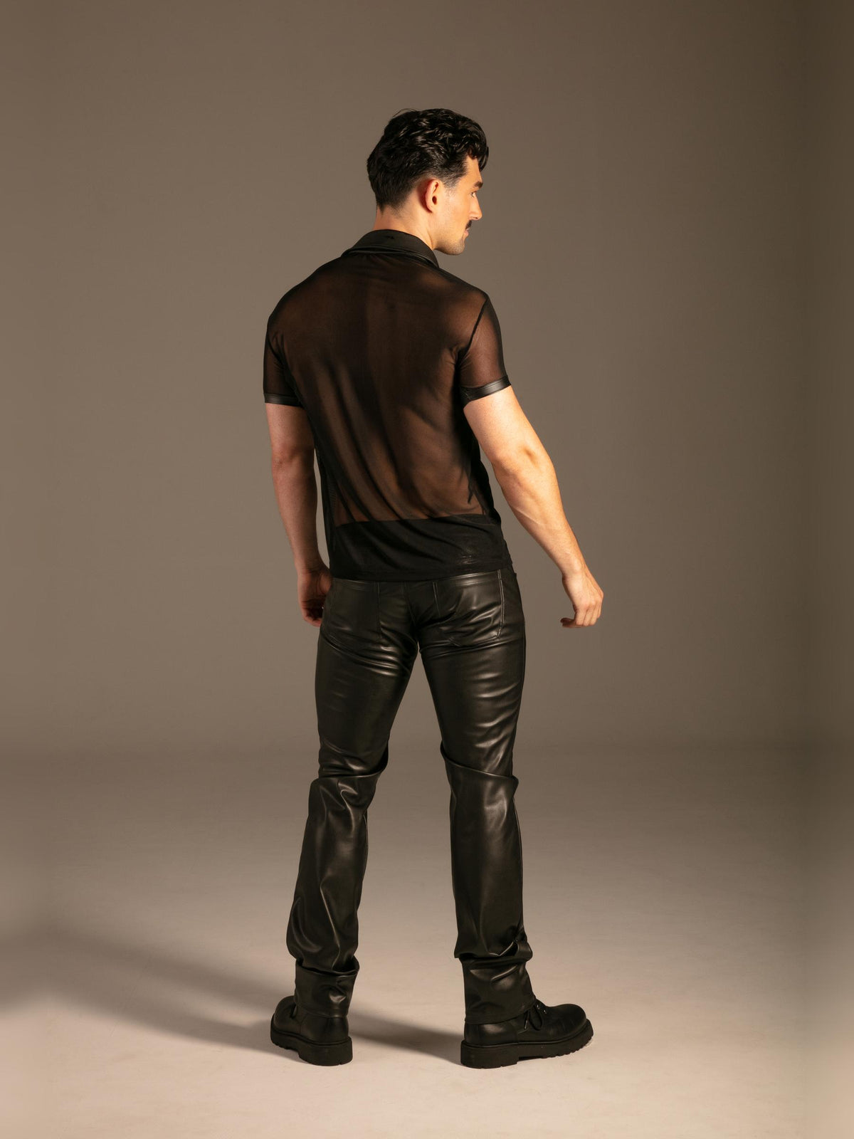 Mesh Polo Schwarz Herren von hinten – KYNX