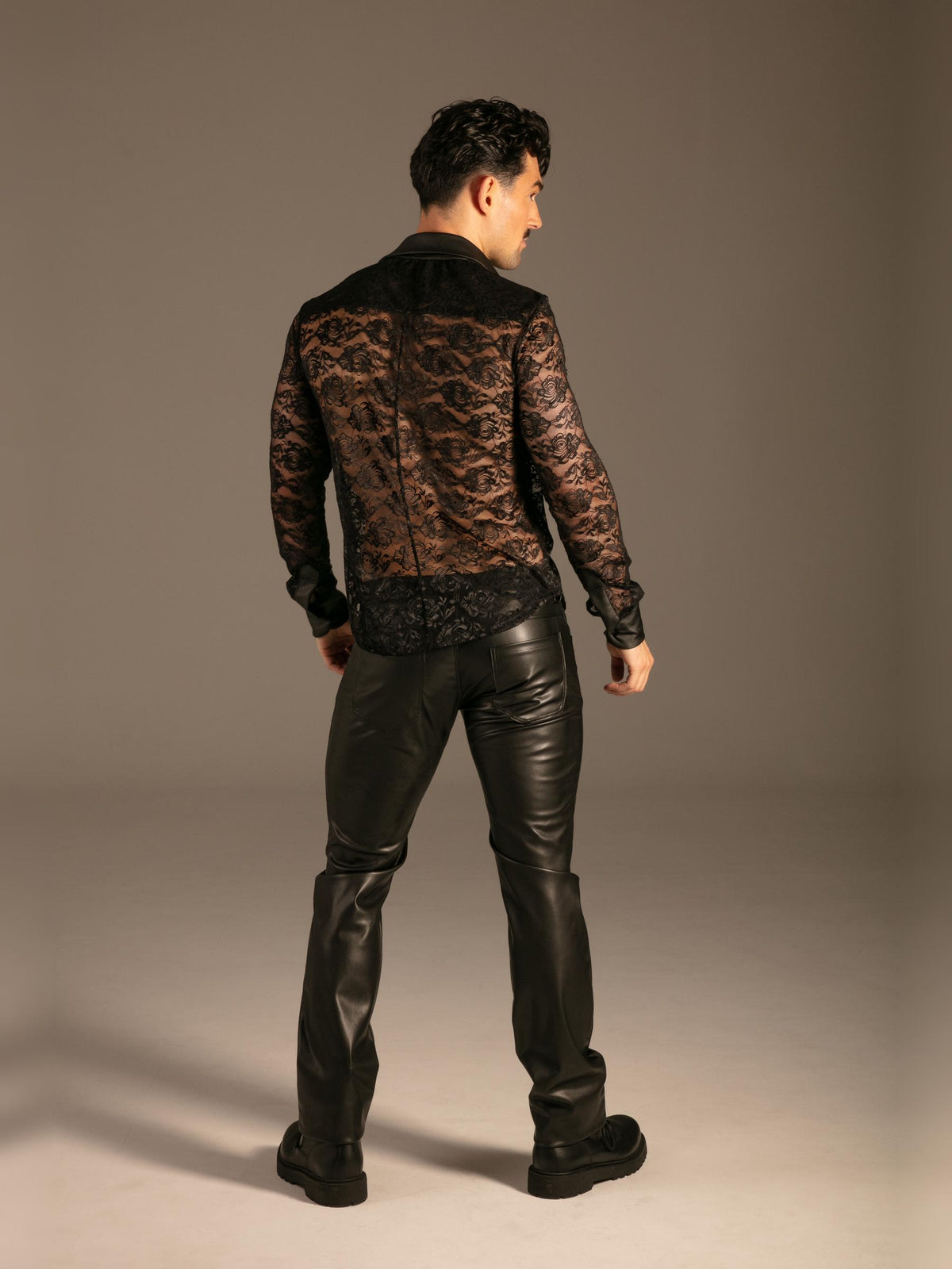 Spitzen Hemd Schwarz Herren von hinten – KYNX