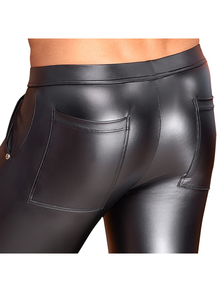 nahaufnahme von hinten  Schwarze Wetlook-Hose von NEK mit Reißverschlüssen vorn, hinten und im Schritt – figurbetonte Stretchhose für Fetisch- und Clubwear