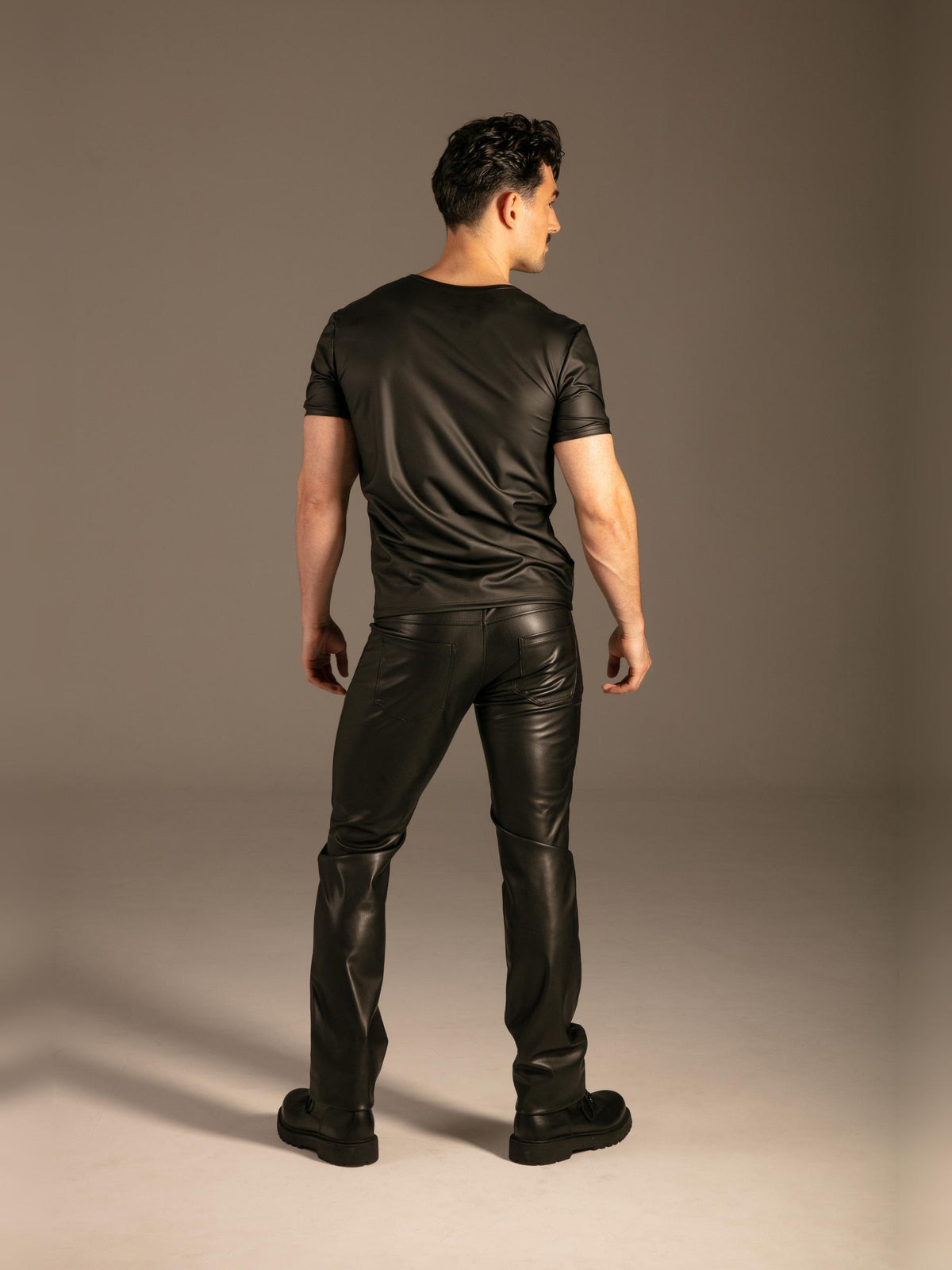 Wetlook T-Shirt Schwarz Herren von hinten – KYNX
